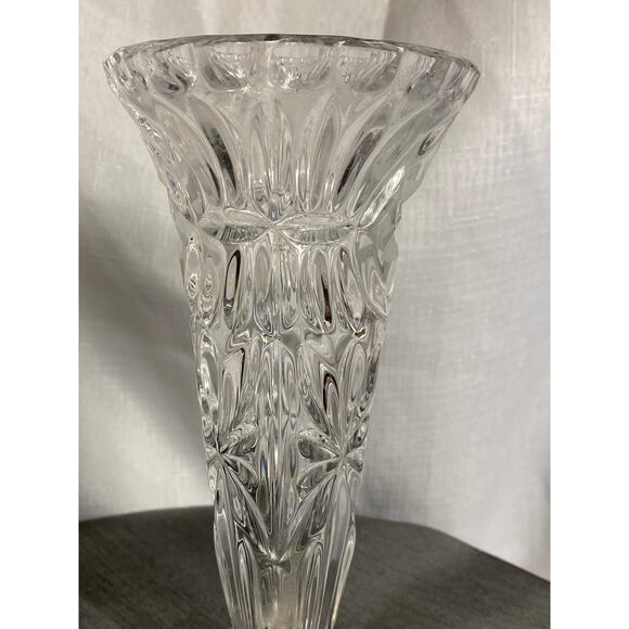 Vintage Crystal Clear Glass Vase with Etched Flower 8 in tall EUC - Picture 8 of 13
